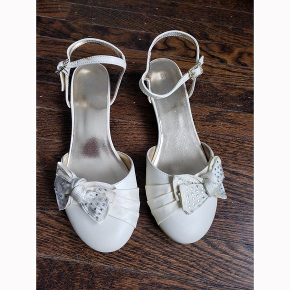 Kenneth Cole Reaction Girls' Dress Shoes (Ivory/Cream, US Youth 4.5, EU37) - Picture 1 of 6